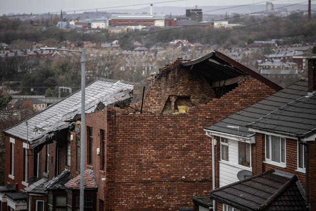 <p>Szkody wyrządzone przez tornado w Stalybridge, Greater Manchester na początku tego tygodnia </s>